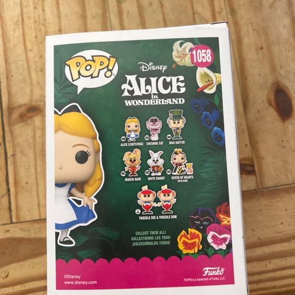Alice Funko Pop (Curtsy) - Picture 3 of 4